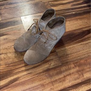 Size 12 TOMS light brown wedges